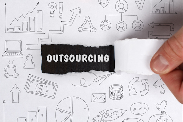 The pros and cons of outsourcing your digital marketing project
